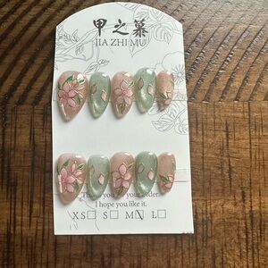 Floral Press-On Nails - Pink and Green